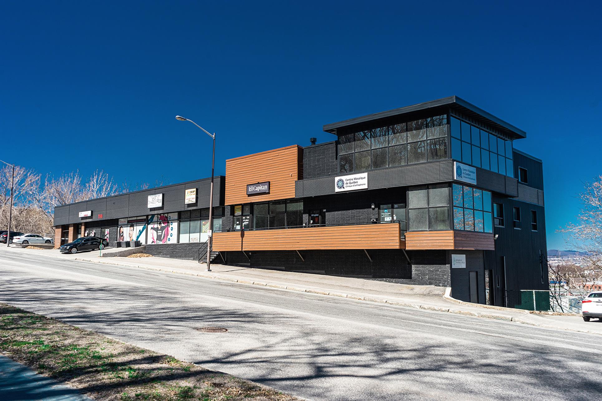 Luxury Apartment with modern bedroom and kitchen, two bathroom and modern appliances in Quebec in Quebec - Photo by Freder...